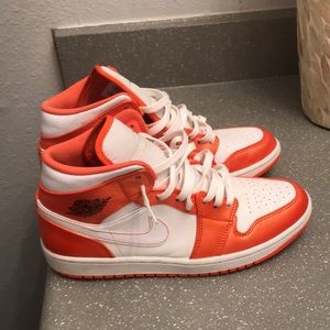 Jordan 1 mid metallic orange